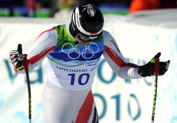 Ein Skirennläufer mit Startnummer 10 bei den Olympischen Winterspielen in Vancouver 2010.