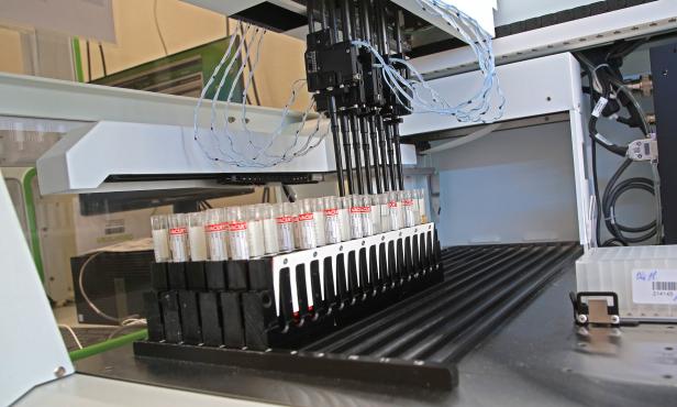 Alles gurgelt: Das Millionengeschäft mit den PCR-Tests