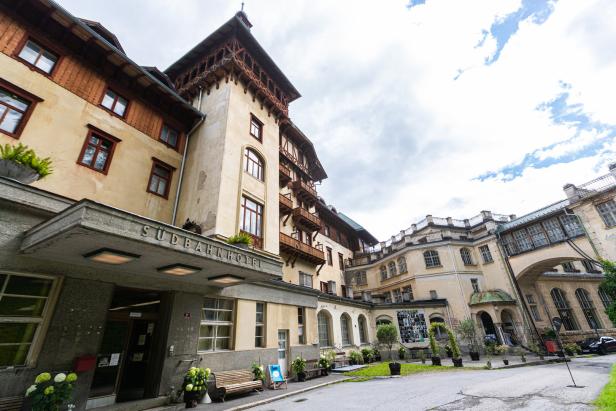 Das historische Südbahnhotel am Semmering in Österreich.