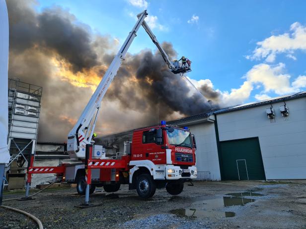 Großbrand bei Firma Waldland im Bezirk Zwettl