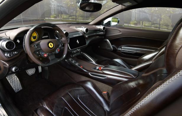 04_ferrari-br20_int_01.jpg