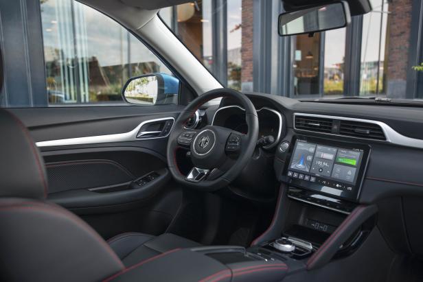 mg_zs_ev_facelift_interior_3.jpg