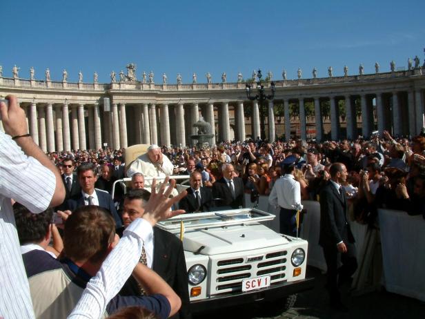 Das Papamobil im Wandel der Zeit