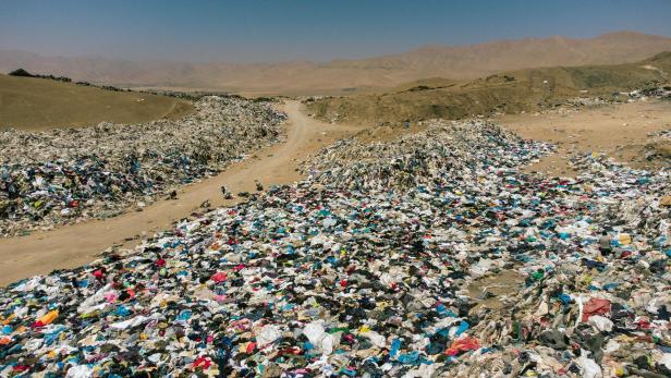 Warum sich in der Atacama-Wüste Kleiderberge bilden