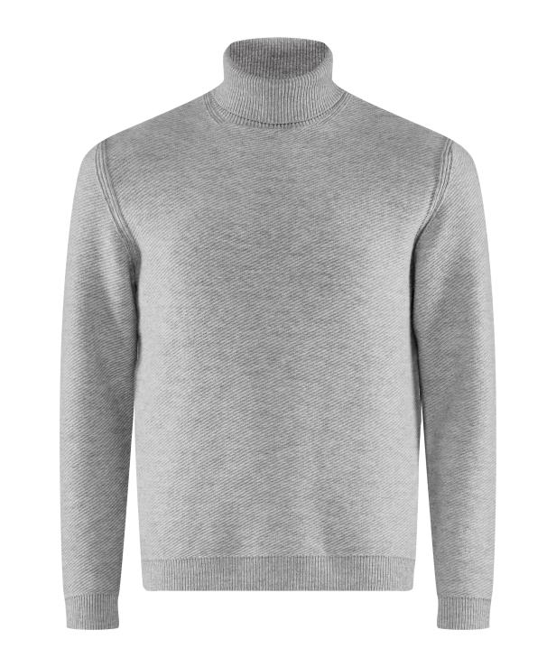Ein grauer Rollkragenpullover mit diagonaler Textur vor einem weißen Hintergrund.