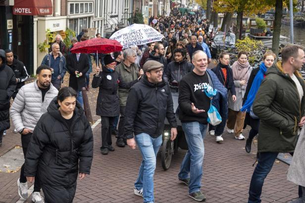 Corona-Demos in Niederlanden von "Orgie der Gewalt" überschattet
