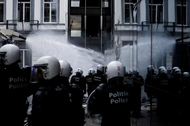 Wieder Gewalt bei Corona-Protesten in Niederlanden und Belgien