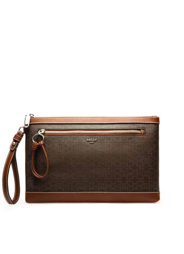 Eine braune Bally Clutch mit einem Allover-Logomuster und einem Lederarmband.