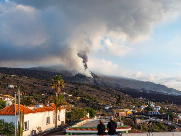 Lava, Gaswolke und Ascheregen: Wieder Ausgangssperre auf La Palma