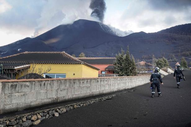 Lava, Gaswolke und Ascheregen: Wieder Ausgangssperre auf La Palma