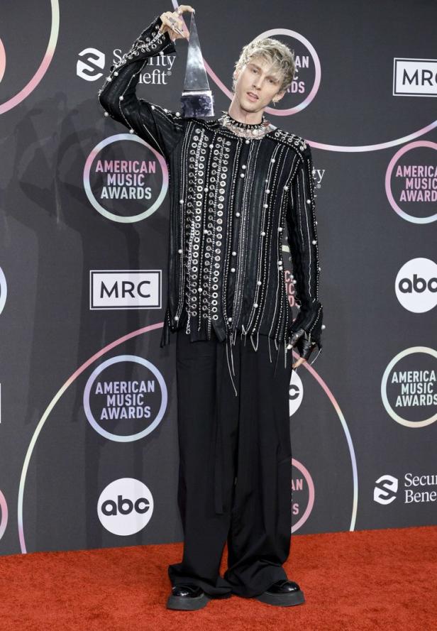 Die aufregendsten Outfits der American Music Awards 2021