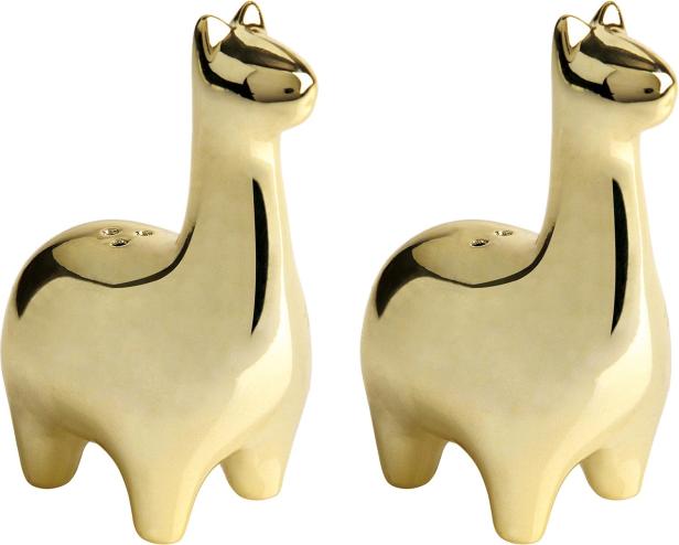 Zwei goldene Lama-förmige Salz- und Pfefferstreuer stehen nebeneinander.