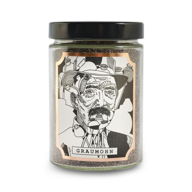 Ein Glas Graumohn mit einer Illustration eines Mannes mit Hut und Pfeife auf dem Etikett.