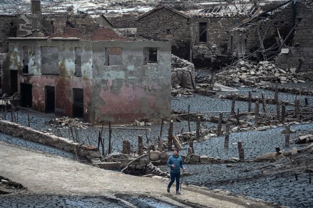 Spanisches Dorf taucht nach 30 Jahren wieder auf
