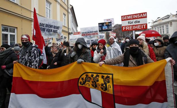 Corona-Demos: "Heil Hitler"-Rufe in Graz, mehrere Festnahmen in St. Pölten