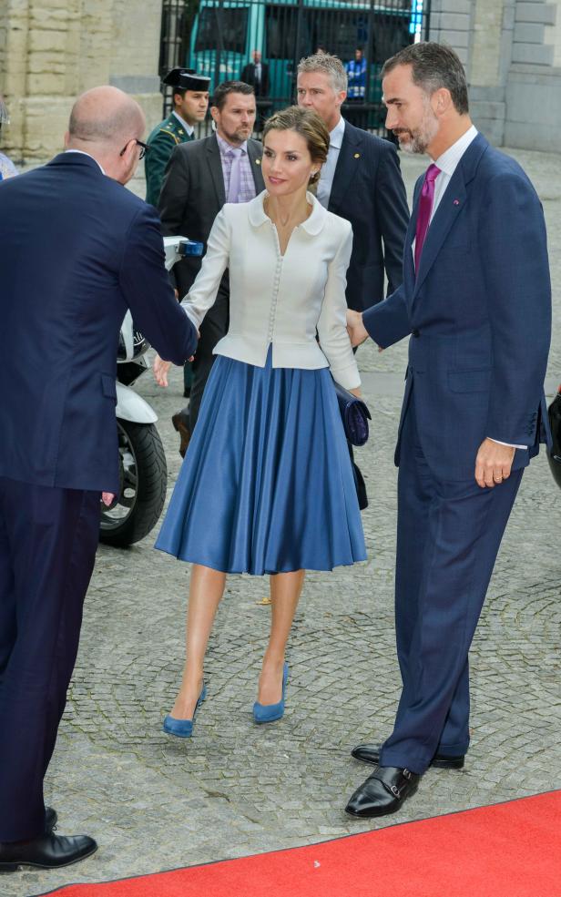 König Felipe und Königin Letizia von Spanien bei einem Empfang.