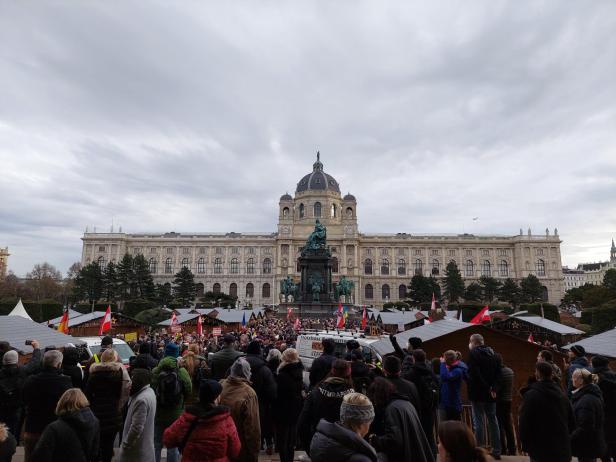 Hunderte Teilnehmer bei "Nein zur Impfpflicht"-Demo in Wien