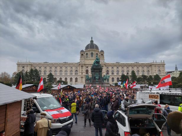 Hunderte Teilnehmer bei "Nein zur Impfpflicht"-Demo in Wien