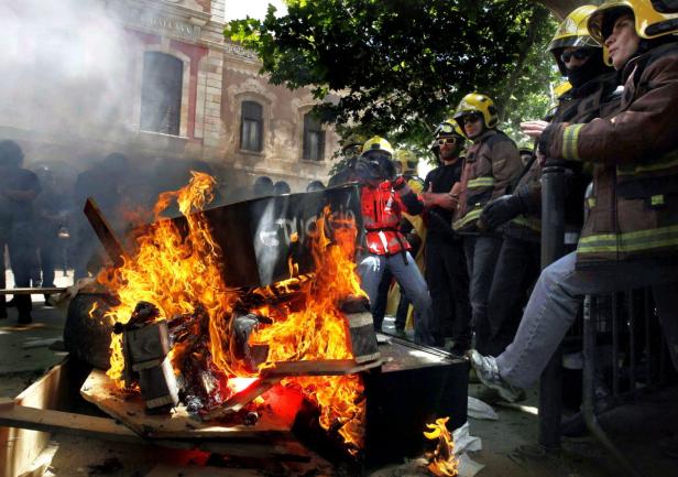 Feuerwehr vs. Polizei: Eskalation in Barcelona