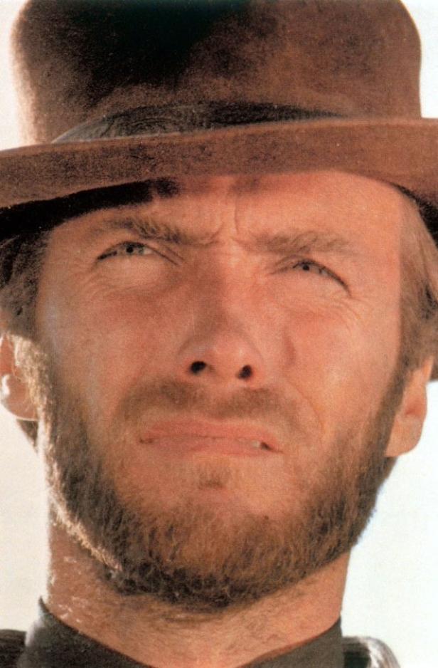 Porträt von Clint Eastwood mit Bart und Hut, der grimmig dreinblickt.