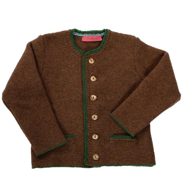 Eine braune Strickjacke mit grünen Akzenten und Holzknöpfen.