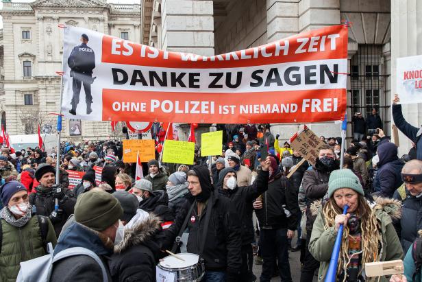 Verletzte und Festnahmen: 40.000 bei Corona-Demos in Wien