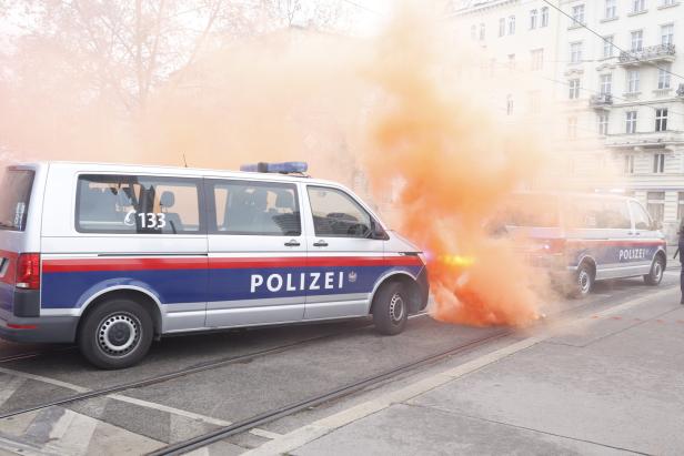 Verletzte und Festnahmen: 40.000 bei Corona-Demos in Wien