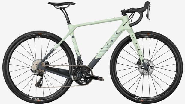 Ein hellgrünes Canyon Gravelbike mit schwarzen Akzenten steht vor einem weißen Hintergrund.