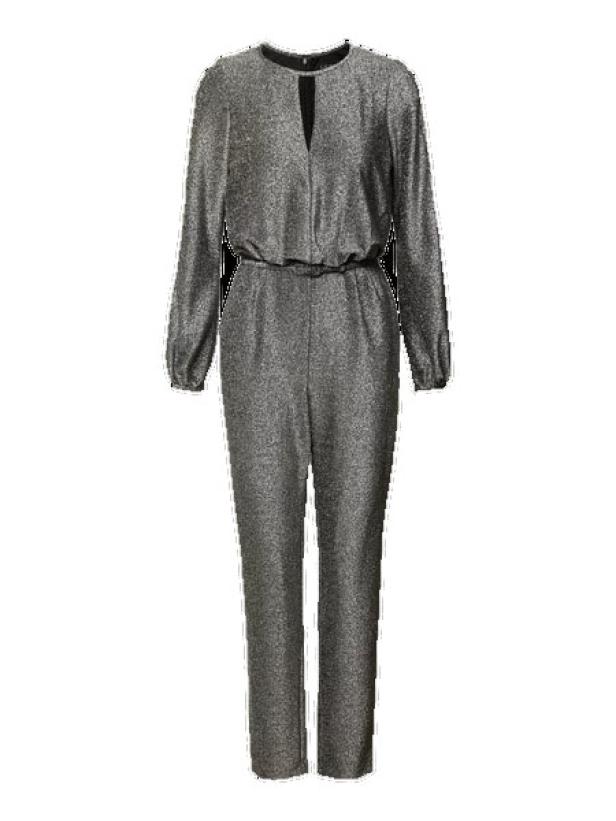 Ein glitzernder, silberfarbener Jumpsuit mit langen Ärmeln und einem kleinen Ausschnitt.