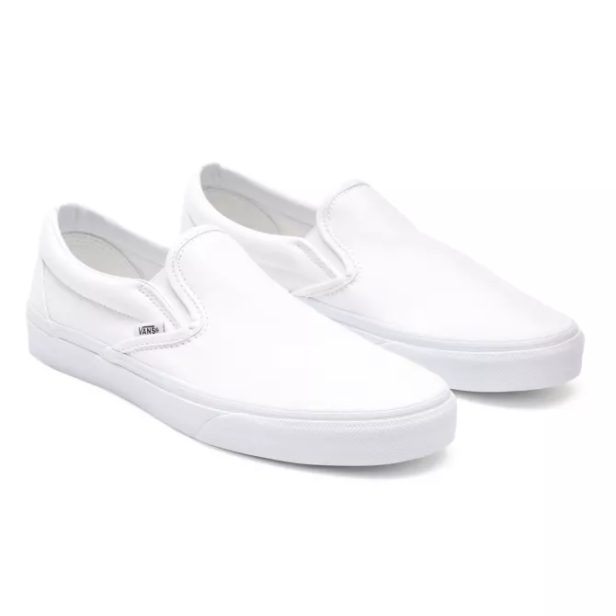 Zwei weiße Vans Slip-On Schuhe stehen nebeneinander.