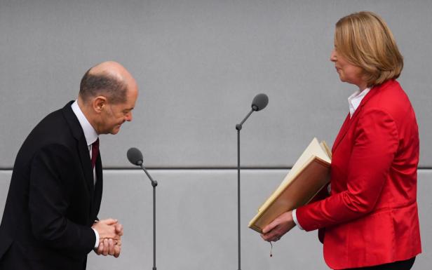 Eine neue Ära beginnt: Scholz als deutscher Kanzler angelobt