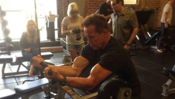Ohne Rad-Helm: Schwarzenegger von Polizei gestoppt
