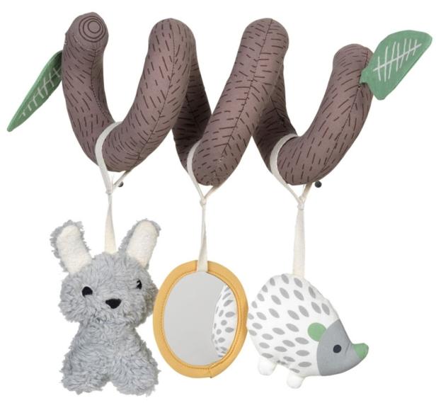 Ein spiralförmiges Babyspielzeug mit einem Hasen, einem Spiegel und einem Igel hängt herunter.