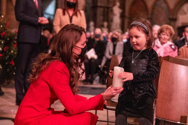 Weihnachtskonzert: Herzogin Kate hat die Haare schön - und ist sichtlich stolz darauf