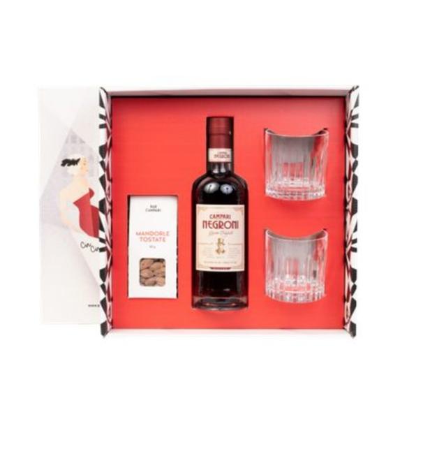 Ein Geschenkset mit Campari Negroni, Mandeln und zwei Gläsern in einer dekorativen Schachtel.