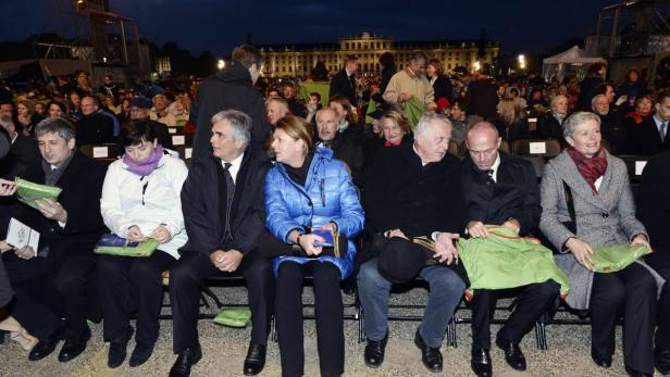 Konzert der 1000 Regenschirme