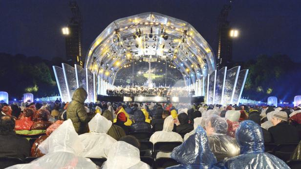 Konzert der 1000 Regenschirme