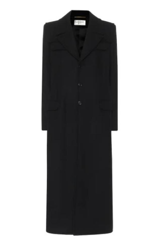 Ein langer, schwarzer Wollmantel von Saint Laurent.