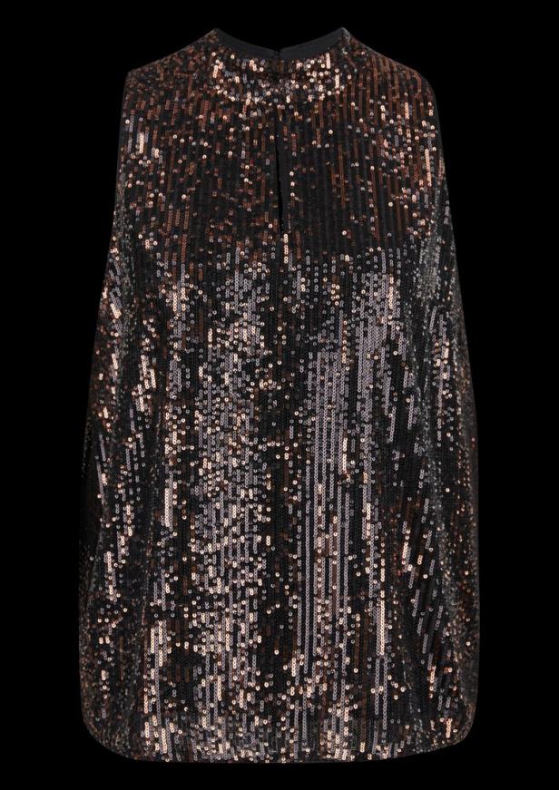 Ein ärmelloses, paillettenbesetztes Kleid mit Stehkragen vor schwarzem Hintergrund.