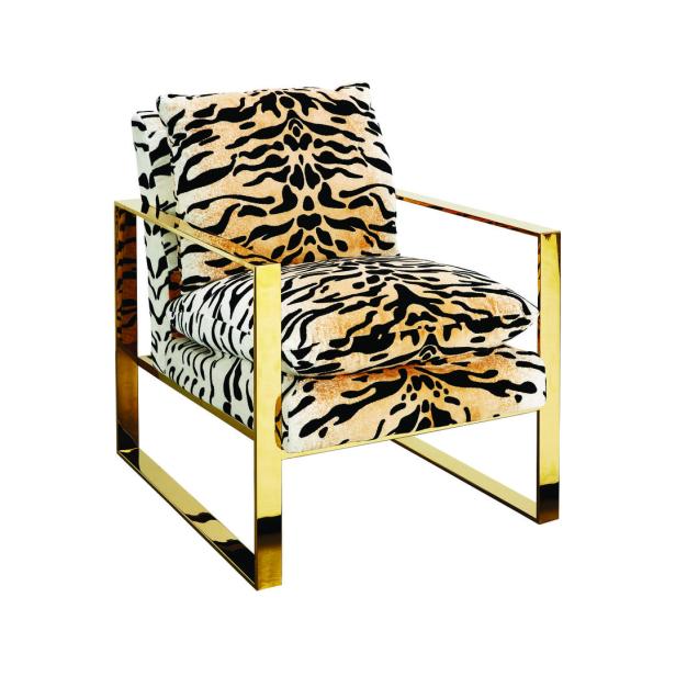 Ein Sessel mit goldenem Rahmen und Tigerfellmuster auf Sitzfläche und Kissen.