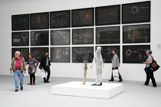 Werke aus der Schau "Il Palazzo Enciclopedico"