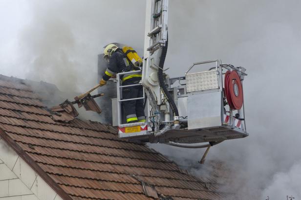 Familie rettete sich im Pyjama vor Wohnhausbrand