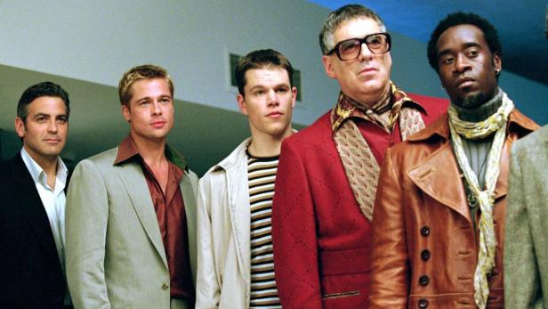Die Schauspieler George Clooney, Brad Pitt, Matt Damon und Don Cheadle posieren für ein Gruppenfoto.
