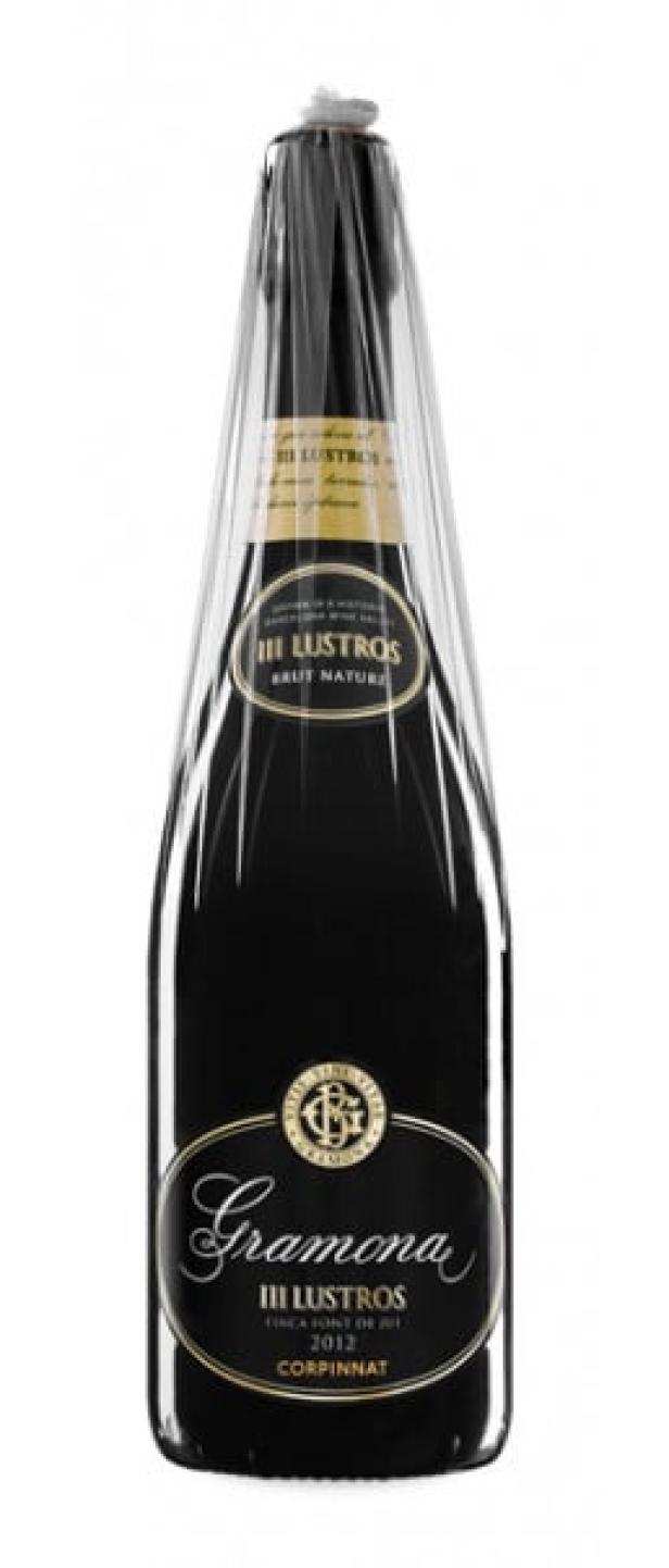 Eine Flasche „Gramona III Lustros“ Sekt, verpackt in Folie.