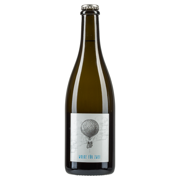 Eine Flasche Wein mit einem Etikett, das einen Heißluftballon zeigt und die Aufschrift „Wolke für Zwei“ trägt.