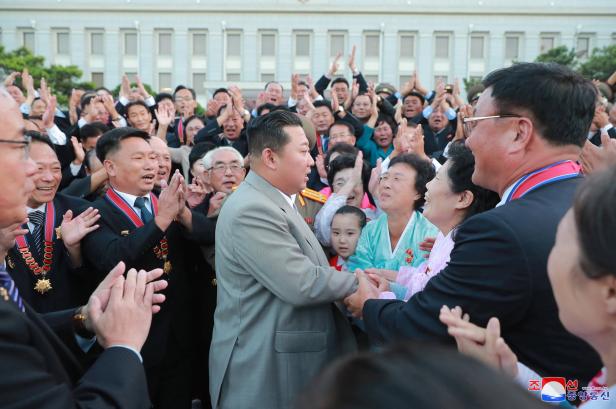 Zehn Jahre Kim Jong-un: Skurrile Verbote und öffentliche Hinrichtungen