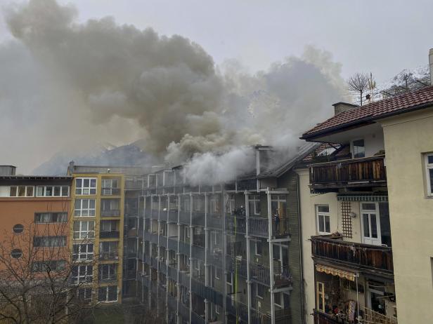 Brand in Innsbruck: Zwei Etagen von Wohnhaus evakuiert