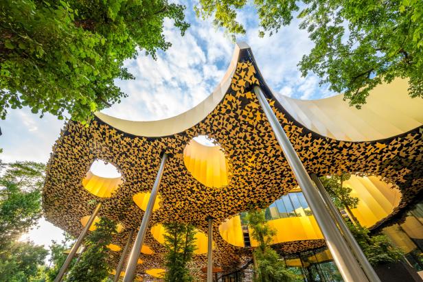 Das Haus der Musik Ungarn in Budapest mit seiner markanten, sternförmigen Dachkonstruktion.