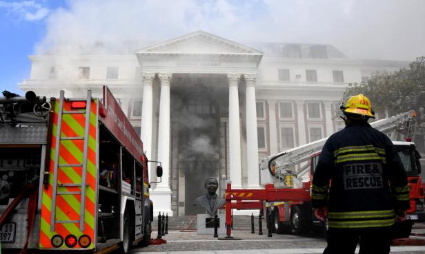 Südafrikanisches Parlament durch Feuer komplett zerstört