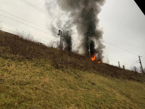 NÖ: Zug in Flammen, Westbahnstrecke musste gesperrt werden